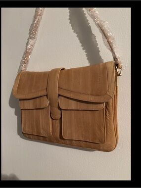 Nwots Circa 1980’s Classic Tan EEL-SKIN Shoulder Bag